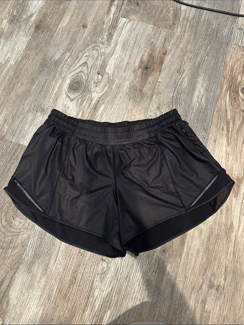 NEW without tags! Lululemon Hotty Hot Short II Emboss Honeycomb Emboss Black